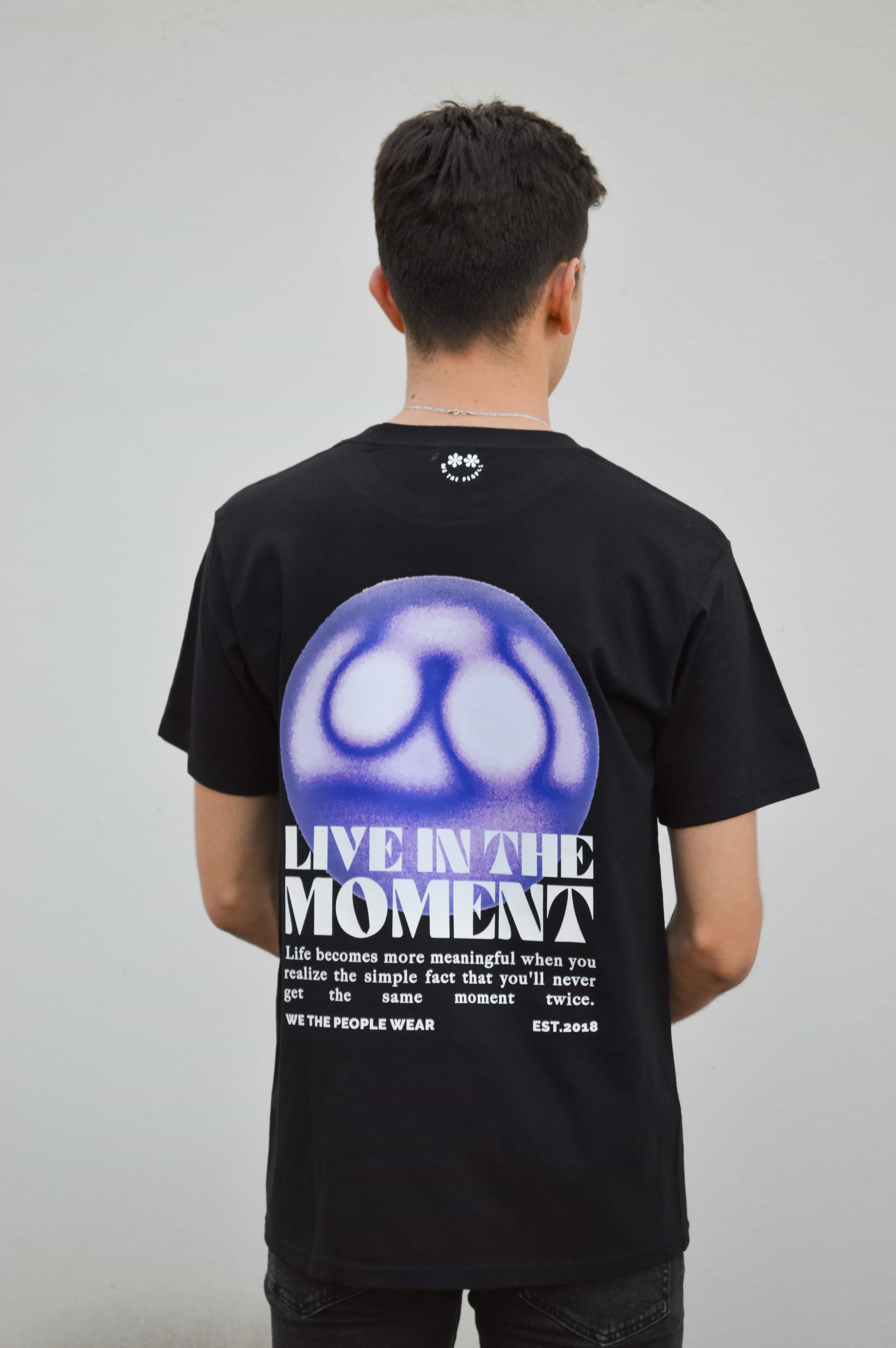 modelo con t-shirt