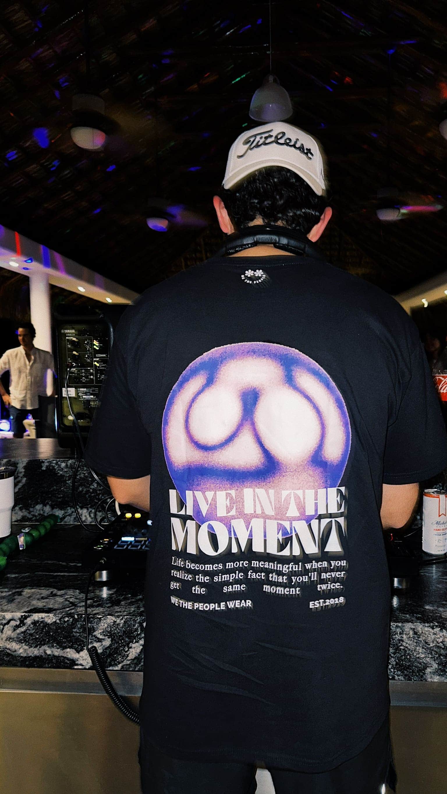 modelo con t-shirt
