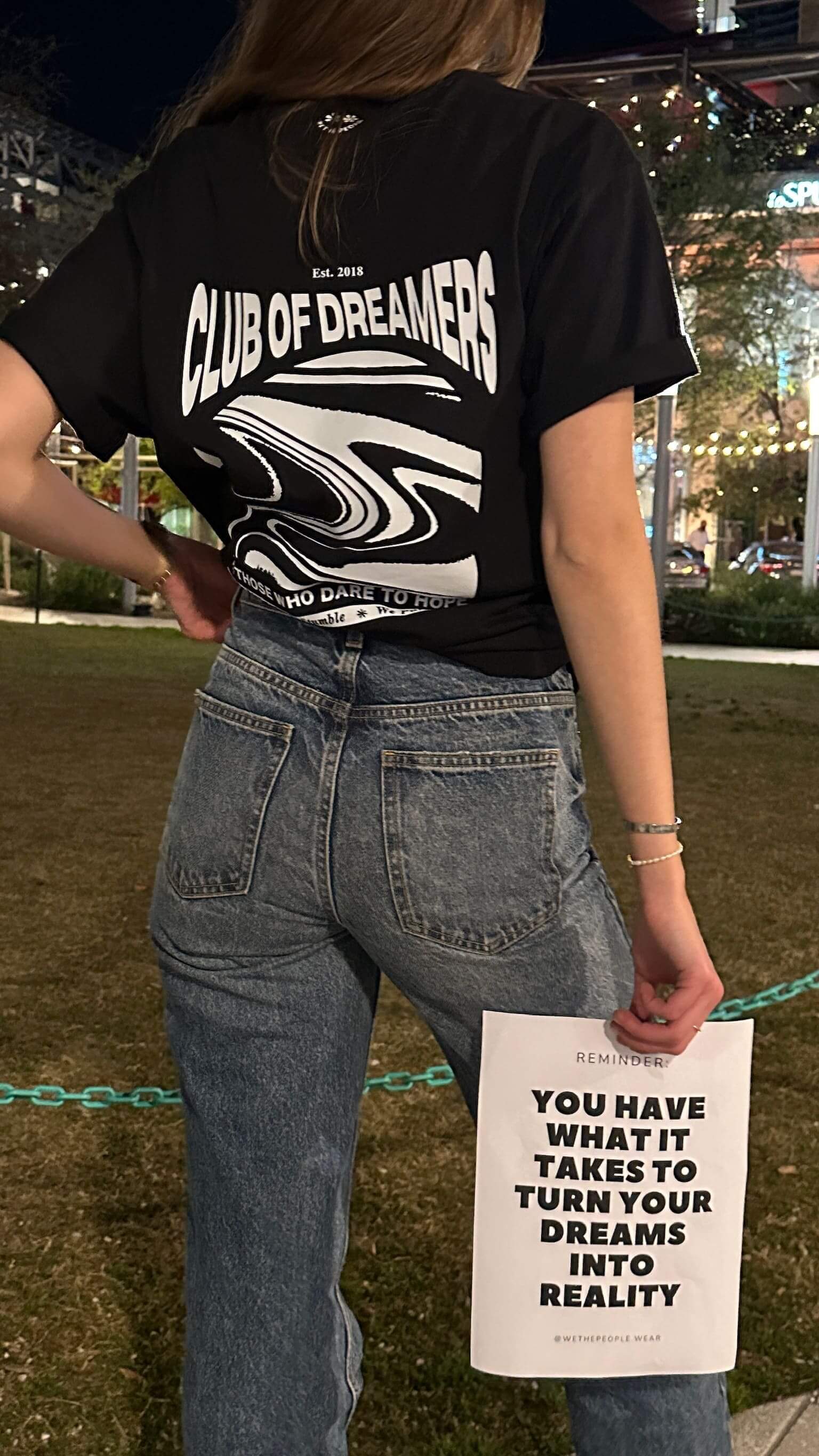 modelo con t-shirt
